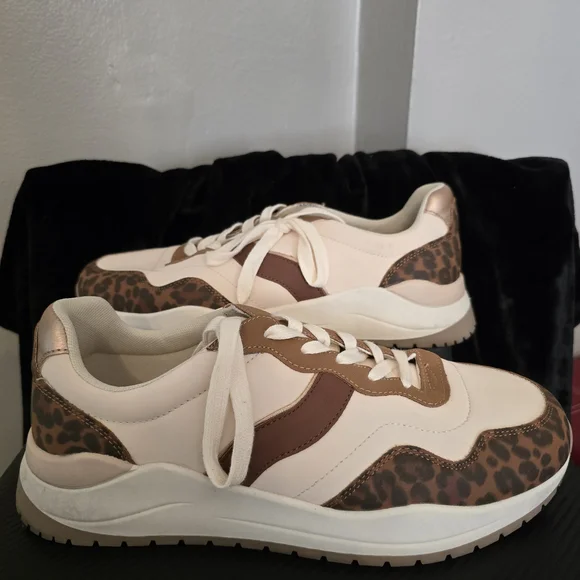 Time And Tru Stylish Women's Leopard Print Sneakers 12 W - Picture 2 of 3